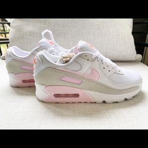 Women’s Nike Air Max 90